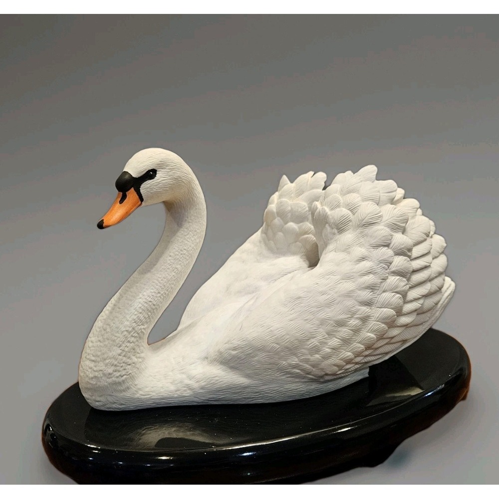 Franklin Mint "Royal Swan" • Van Ruyschwett • Bisque Swan • Original Base 1986